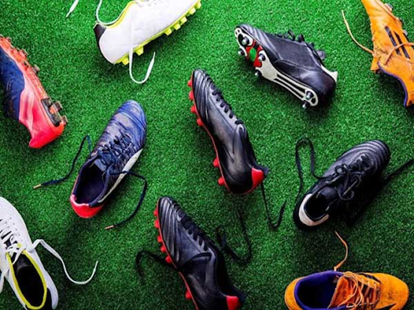 Những cách chọn giày đá bóng sân cỏ nhân tạo thịnh hành hiện nay
