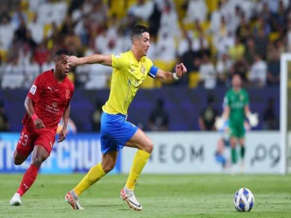 Ronaldo thuận chân nào? Giải đáp khả năng sút của CR7