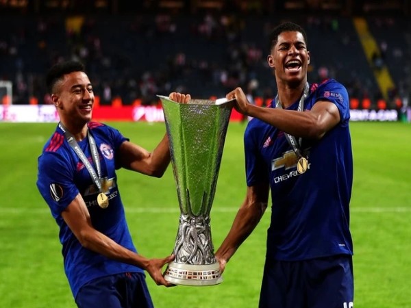 Giá trị còn mãi của chiến tích đội hình vô địch Europa League 2016/17 Giá trị còn mãi của chiến tích đội hình vô địch Europa League 2016/17
