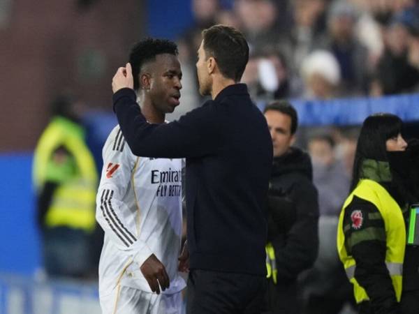 Phòng thay đồ Real Madrid: Khi quyền lực HLV bị thách thức