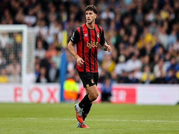 Tin Aston Villa: Cuộc đua chiêu mộ miễn phí Marcos Senesi